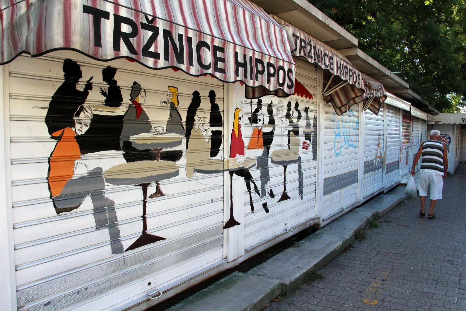 Geschlossene Marktstände am Pazar in Split als Kontextbild für Verkaufszeiten