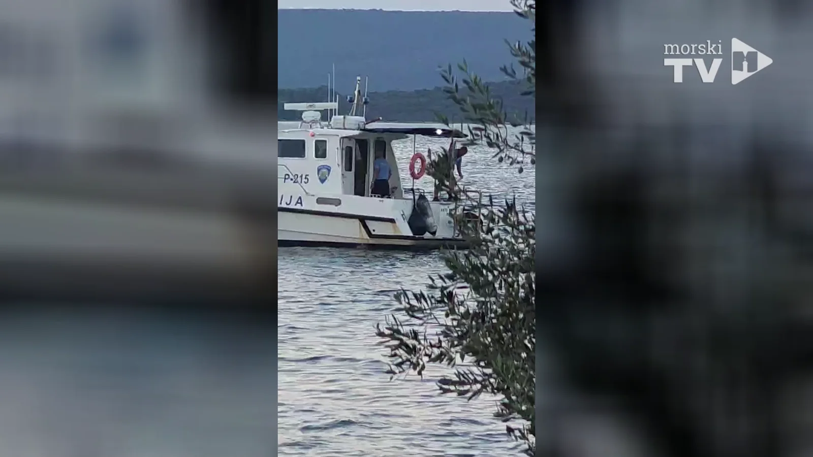 Polizeiboot vor der Küste von Pašman in einer Aufnahme des dokumentierten Einsatzes